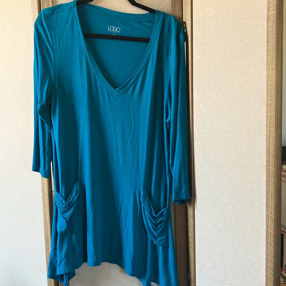 FINAL MARKDOWN LOGO by Lori Goldstein Vibrant Blue top medium